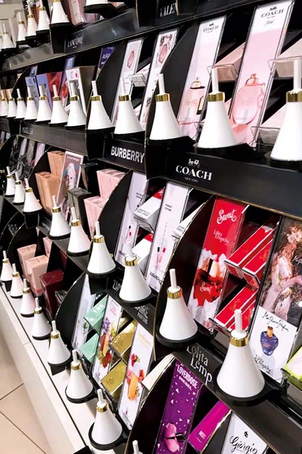 Point-of-purchase display design: Nocibe gondola for perfume miniatures