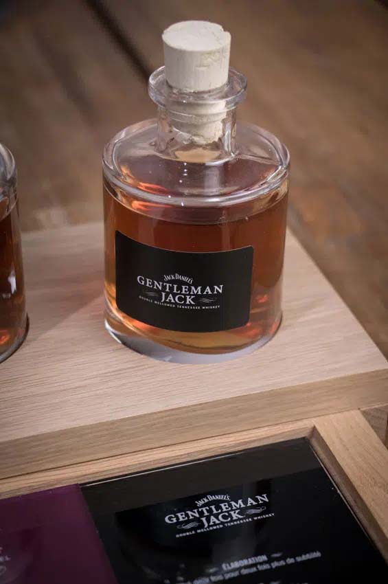 Point-of-purchase display design: Tasting display Brown Forman