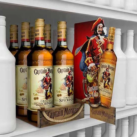 Présentoir linéaire Captain Morgan. 