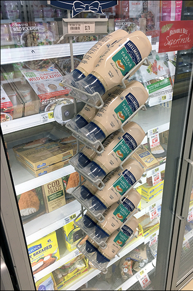 Cross-merchandising display rack for condiments