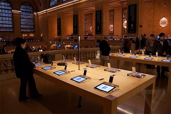 iBeacons at Apple store 