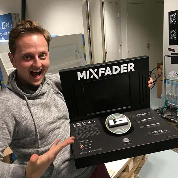 De toekomst van DJ-ing is nu verkrijgbaar in de winkel.