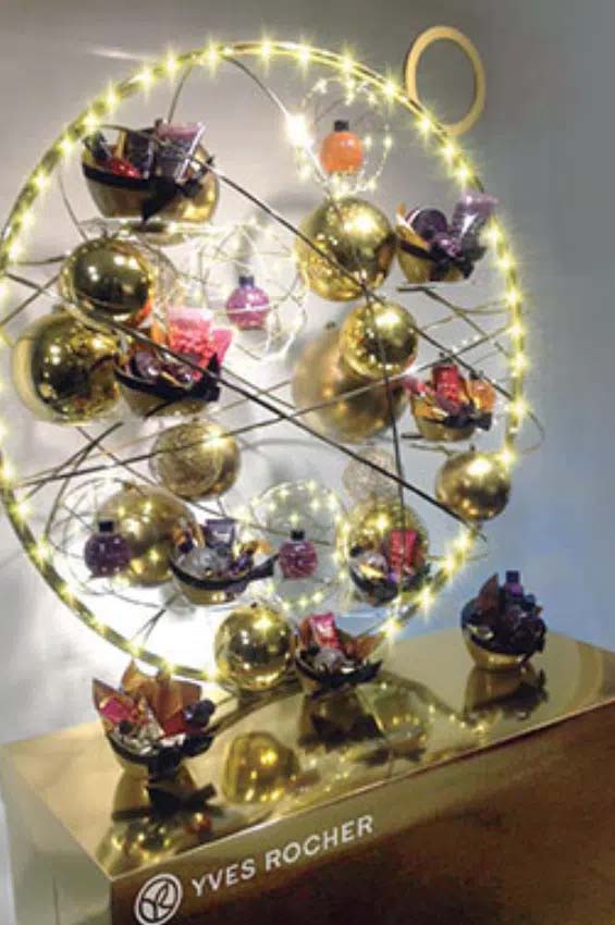 Christmas window animayion Yves Rocher<