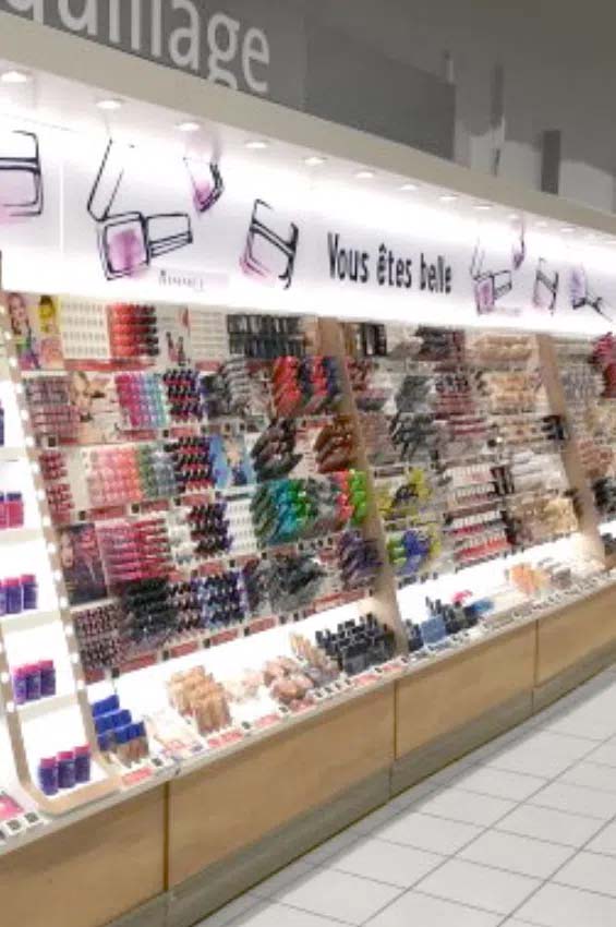 Retail shelving for color cosmetics