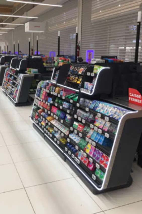 Custom checkout retail shelving Auchan