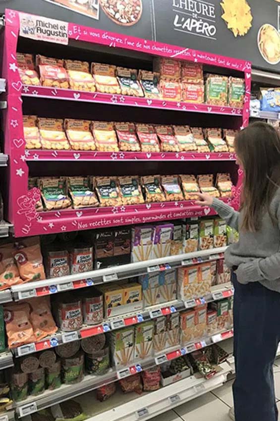 On-shelf frame for a biscuits brand