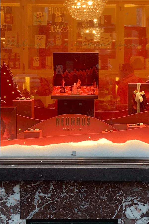Christmas window display Neuhaus