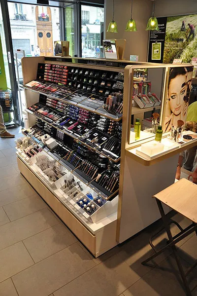 Beauty retail: POP display elevates the shopping experience