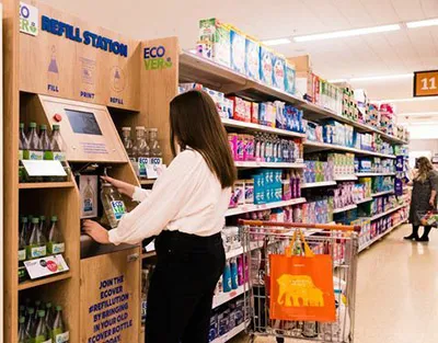 Zero waste groceries goes mainstream. Brands test.